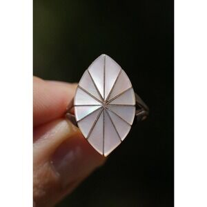 Old Pawn Native American Indian Sterling Silver Mother of Pearl Ring‎ - Pink
